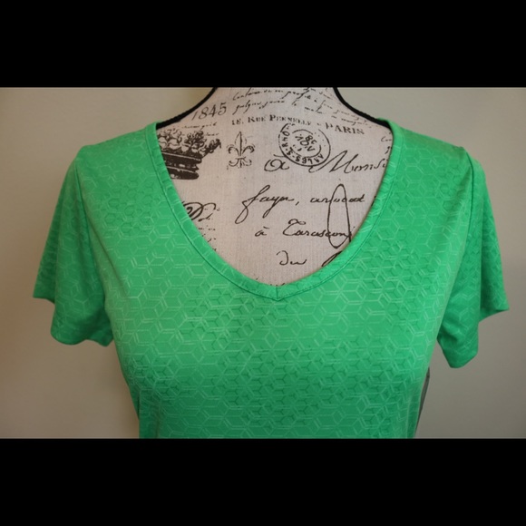 New with tags active workout v neck short t shirt - Picture 7 of 8